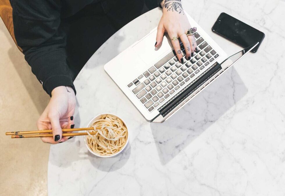 Does Multitasking Make You Snack More?